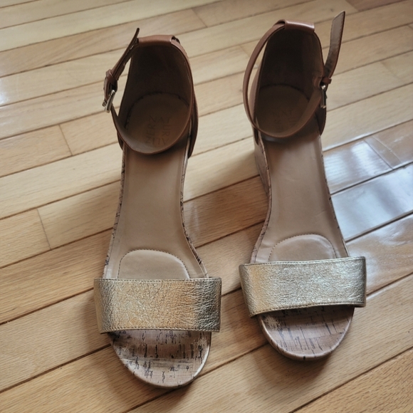 Naturalizer Two-Toned Wedge Sandle Gold and Saddle color Size 12 W - Picture 2 of 9